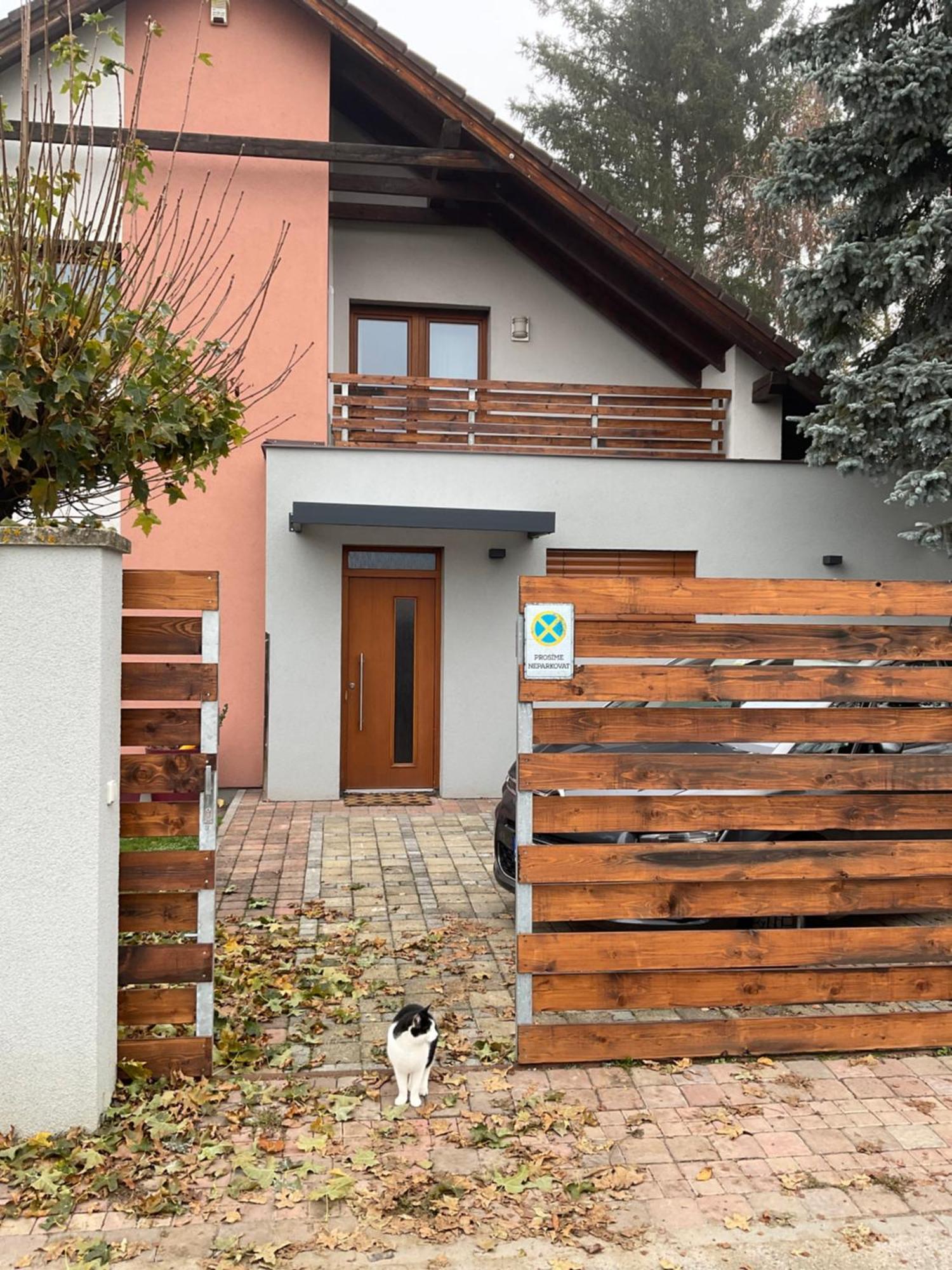 Apartman U Lesa Nové Jirny Exteriör bild