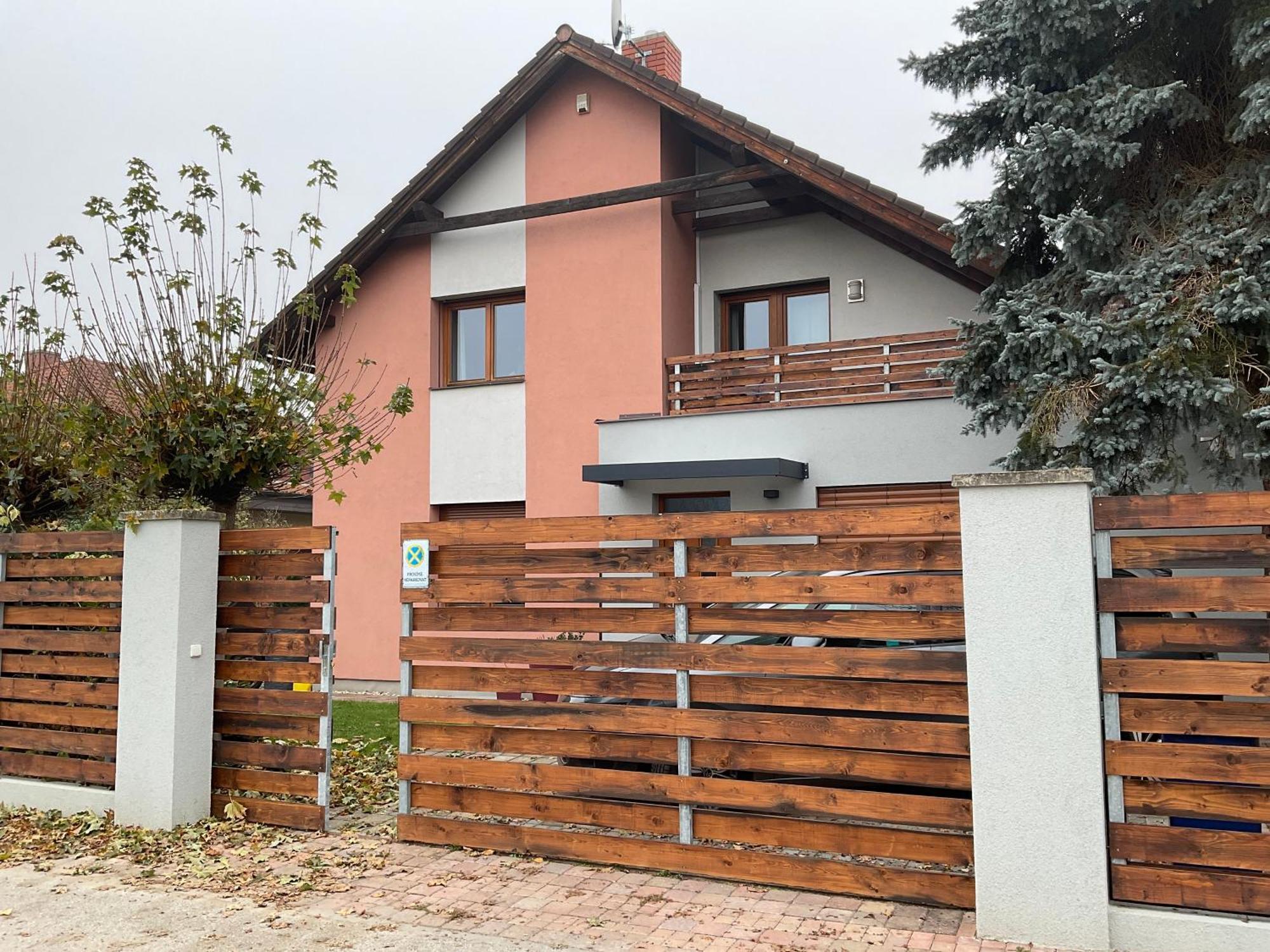 Apartman U Lesa Nové Jirny Exteriör bild