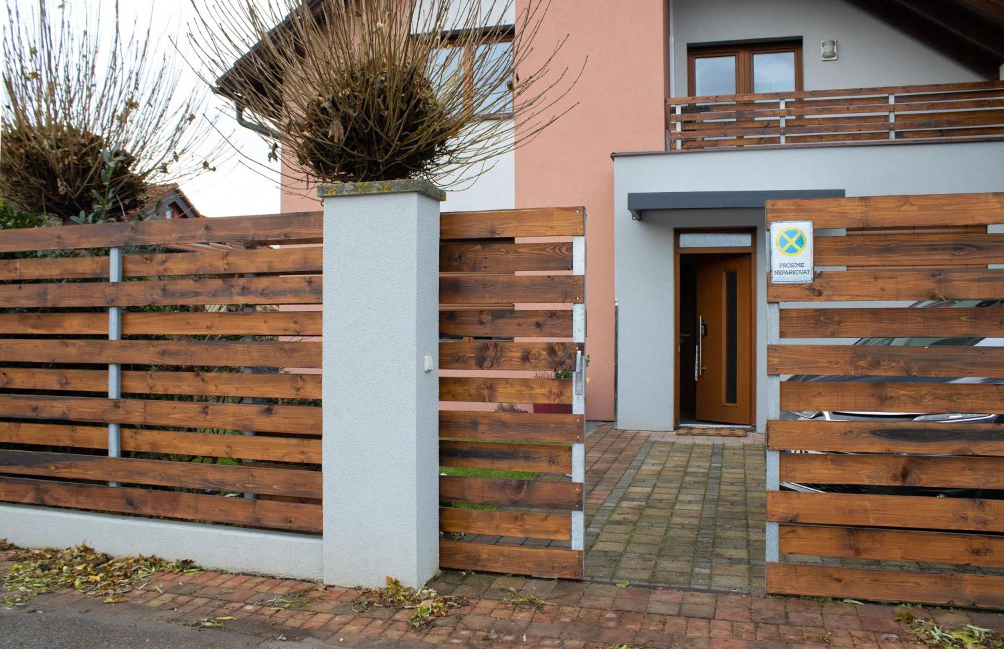 Apartman U Lesa Nové Jirny Exteriör bild