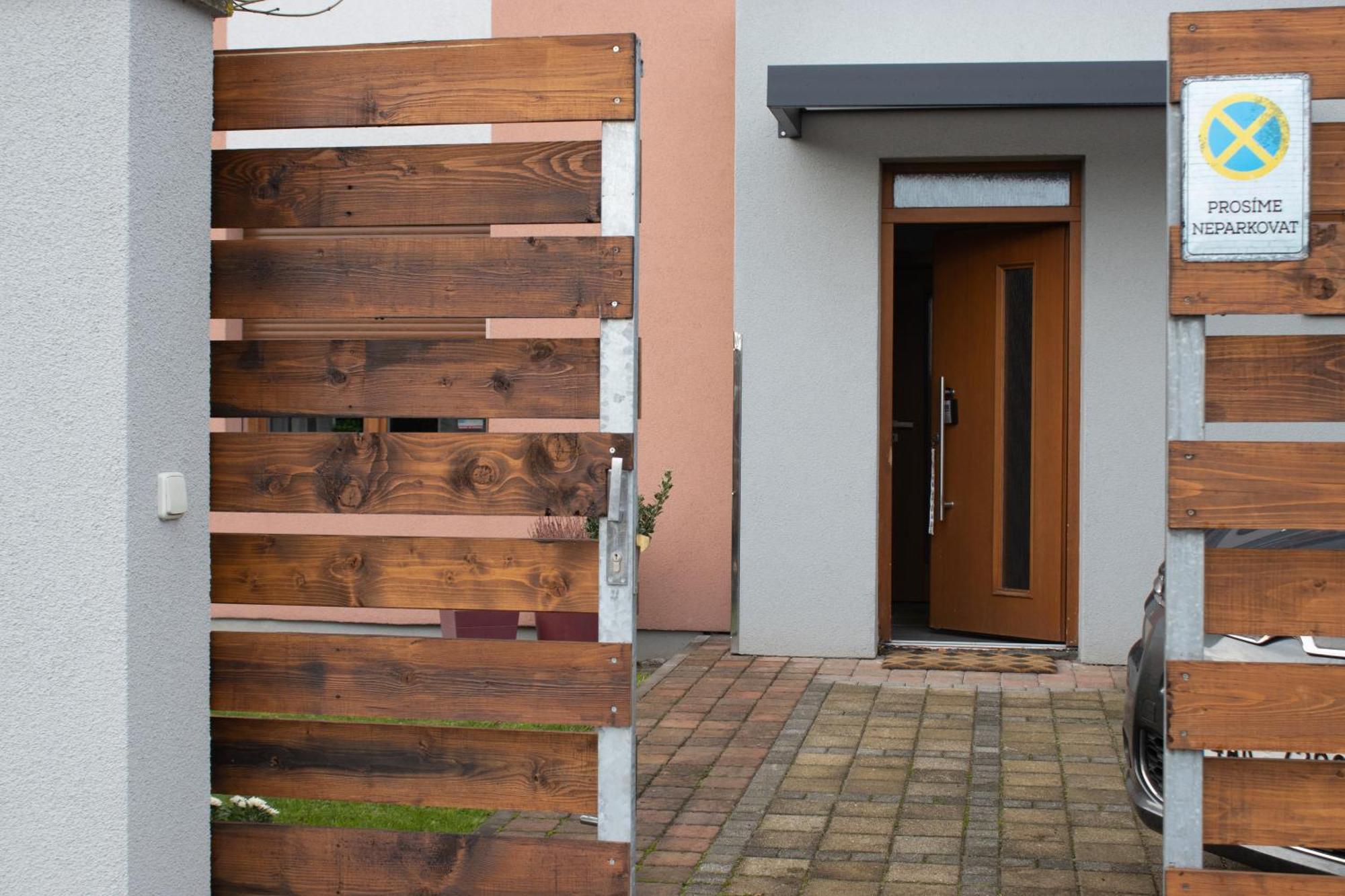 Apartman U Lesa Nové Jirny Exteriör bild